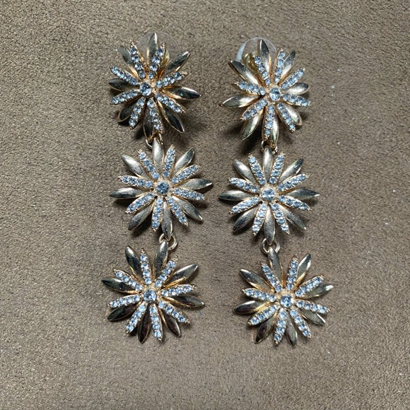 SHASHI Saskia Earrings - Picture 5 of 6